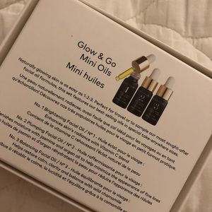 Beautycounter mini oil facial set.